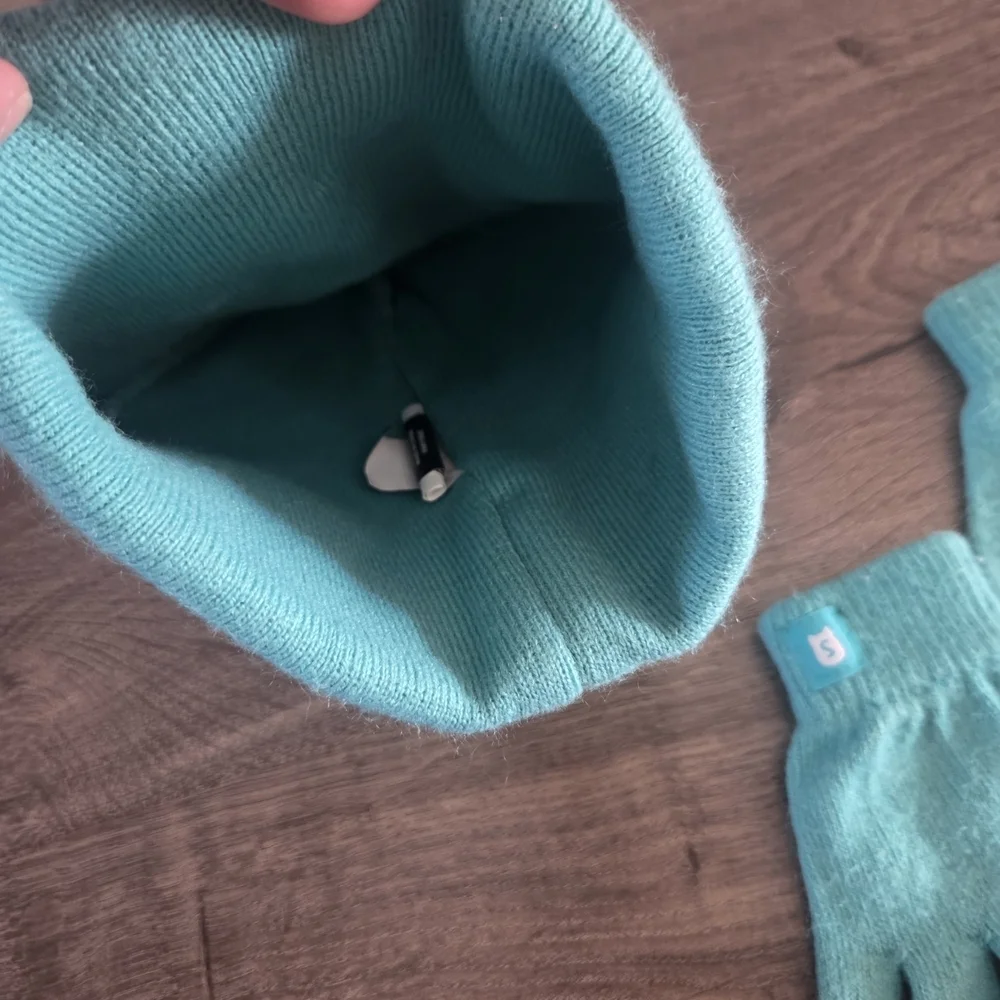 Girls Squishmallows Winston Hat & Gloves Set